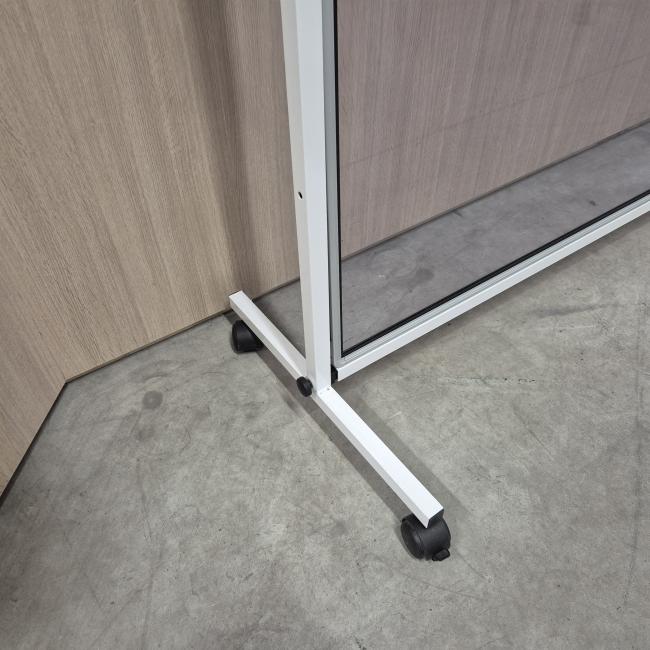 MOB - Vilten Inklapbare Moderatiebord met aluminium frame | prikbord/ presentatiewand met zwenkwielen | mobiel, dubbelzijdig | 120 x 150 x 194 cm | blauw MOB - Vilten Inklapbare Moderatiebord met aluminium frame | prikbord/ presentatiewand met zwenkwielen | mobiel, dubbelzijdig | 120 x 150 x 194 cm | blauw