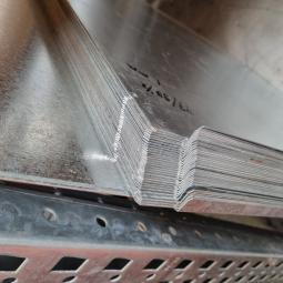  - partij verzinkte stalen platen afmeting 122,5x76.5 (1)
