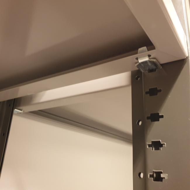  - metalen stelling 10 rijen van 240 cm en 35 cm diep  (2)