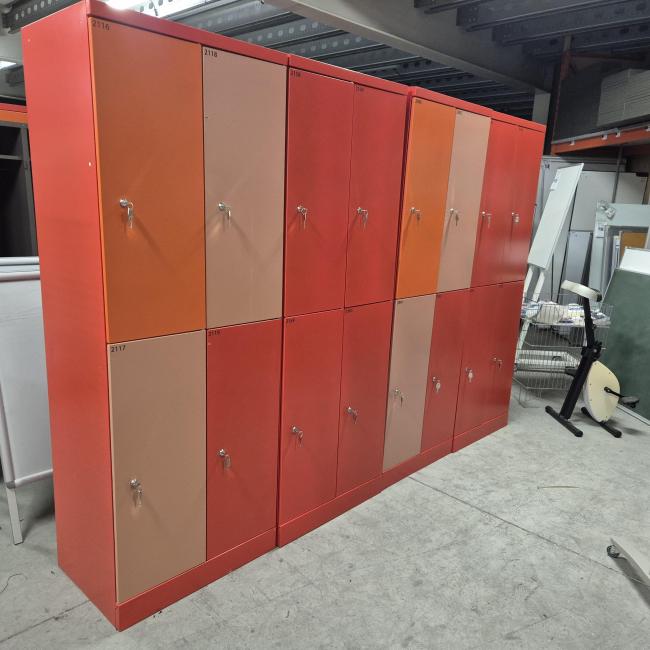  - lockerkast afm 197x70x50 cm  inwendig 88x32,5x47,5 cm hxbxd  (1)