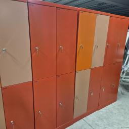  - lockerkast afm 197x70x50 cm  inwendig 88x32,5x47,5 cm hxbxd  (2)
