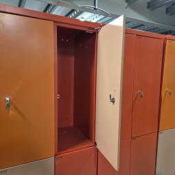  - lockerkast afm 197x70x50 cm  inwendig 88x32,5x47,5 cm hxbxd  (4)
