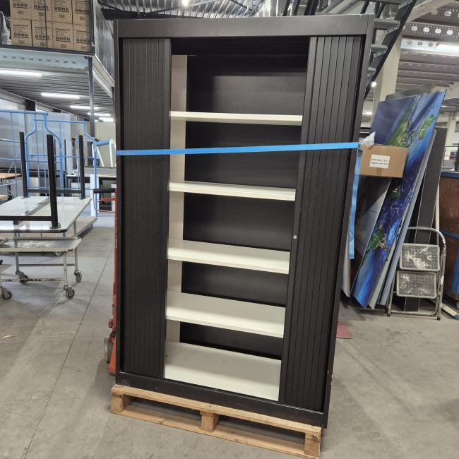  - 2x roldeurkast 195x119x45 cm  (2)