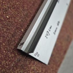  - 15x aluminium profiel met rubber 247 cm lang 80x20 mm  3 mm dik rubberflap 22 mm en nog 5 lengtes van 235 cm (10)