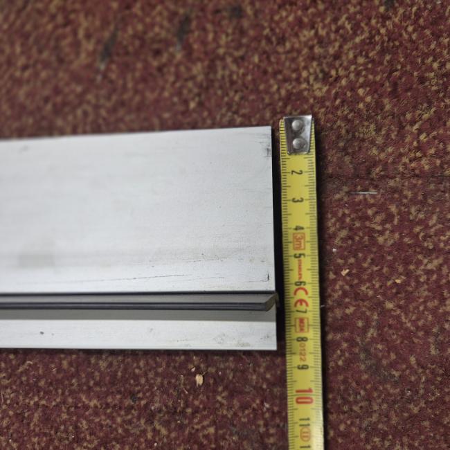 - 15x aluminium profiel met rubber 247 cm lang 80x20 mm  3 mm dik rubberflap 22 mm en nog 5 lengtes van 235 cm (14)