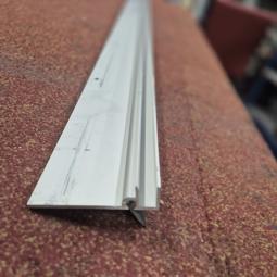  - 15x aluminium profiel met rubber 247 cm lang 80x20 mm  3 mm dik rubberflap 22 mm en nog 5 lengtes van 235 cm (12)