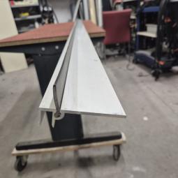  - 15x aluminium profiel met rubber 247 cm lang 80x20 mm  3 mm dik rubberflap 22 mm en nog 5 lengtes van 235 cm (15)