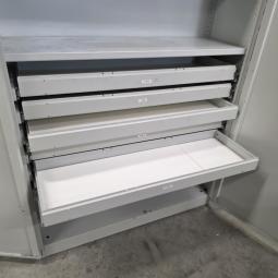  - stalen kast met schappen en laden afm 203x120x42 cm  (5)