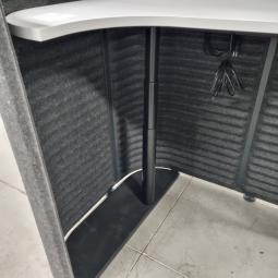  - hoog laag bureau met akoestische wand afm 200x140x100 cm  (4)