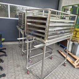  - RVS sterilisatiewagen afm 160x160x 65 cm  bakken afm 125x56 cm (17)