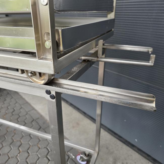  - RVS sterilisatiewagen afm 160x160x 65 cm  bakken afm 125x56 cm (13)