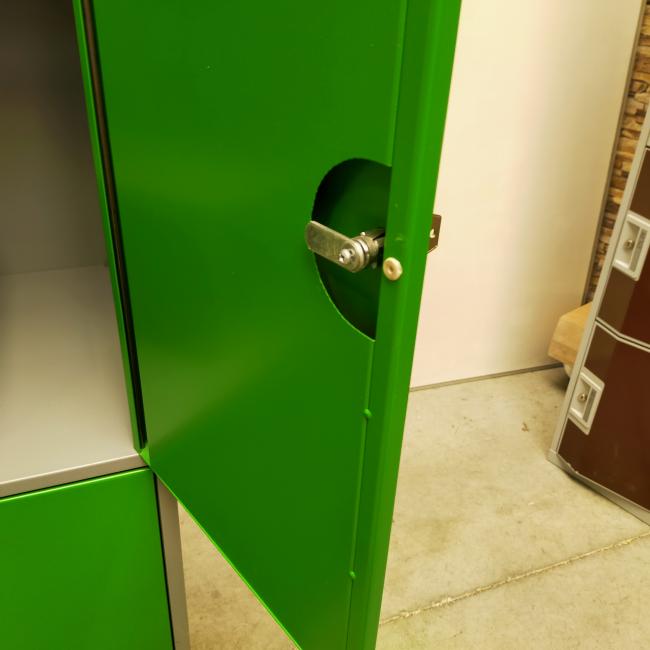  - partij 4-deurs lockers extra grote deuren groen of blauw (121)