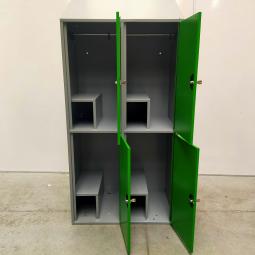  - partij 4-deurs lockers extra grote deuren groen of blauw (126)