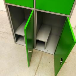  - partij 4-deurs lockers extra grote deuren groen of blauw (129)