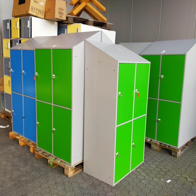  - partij 4-deurs lockers extra grote deuren groen of blauw (1243)