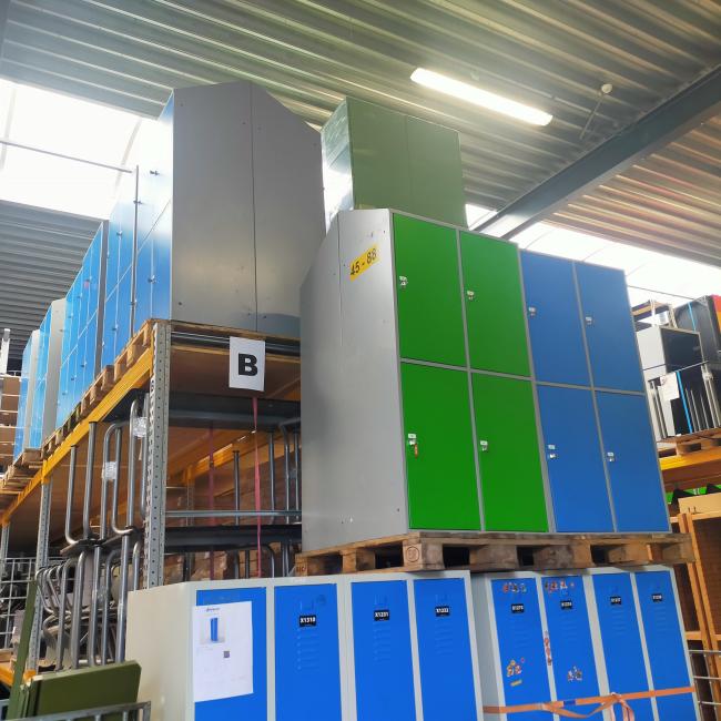  - partij 4-deurs lockers extra grote deuren groen of blauw (1245)