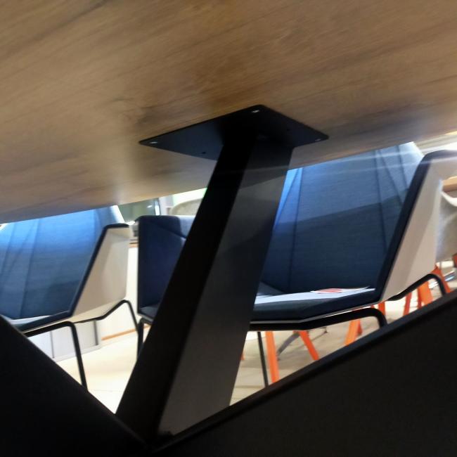  - 10x nieuwe tafels ovaal met zwarte metalen spinpoot (16)