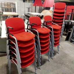  - partij eromes stapelstoelen oranje stof grijs metalen frame koppelbaar (40)