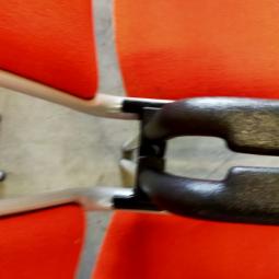  - partij eromes stapelstoelen oranje stof grijs metalen frame koppelbaar (16)