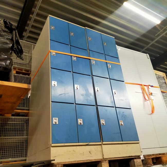  - 12x 8-deurs oostwoud met draaiknoppen voor evt hangsloten (46)