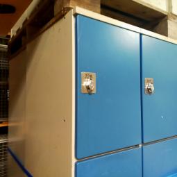  - 12x 8-deurs oostwoud met draaiknoppen voor evt hangsloten (47)