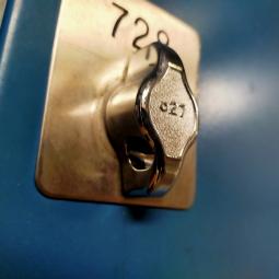  - 12x 8-deurs oostwoud met draaiknoppen voor evt hangsloten (48)