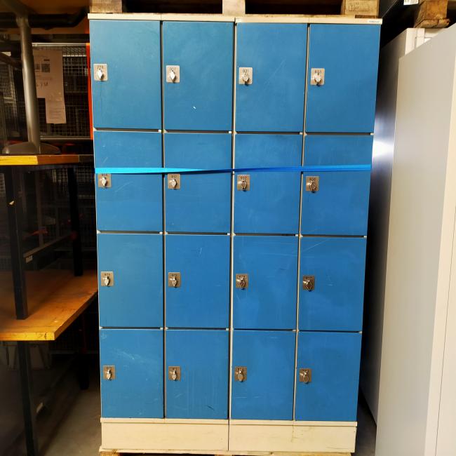  - 12x 8-deurs oostwoud met draaiknoppen voor evt hangsloten (49)