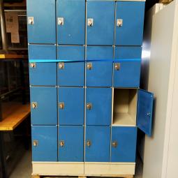  - 12x 8-deurs oostwoud met draaiknoppen voor evt hangsloten (55)