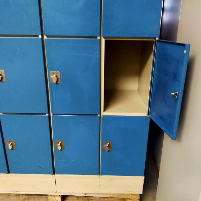  - 12x 8-deurs oostwoud met draaiknoppen voor evt hangsloten (56)