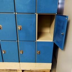  - 12x 8-deurs oostwoud met draaiknoppen voor evt hangsloten (56)