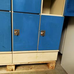  - 12x 8-deurs oostwoud met draaiknoppen voor evt hangsloten (57)