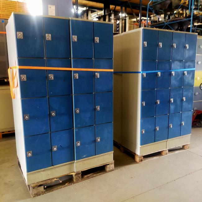  - 12x 8-deurs oostwoud met draaiknoppen voor evt hangsloten (1)