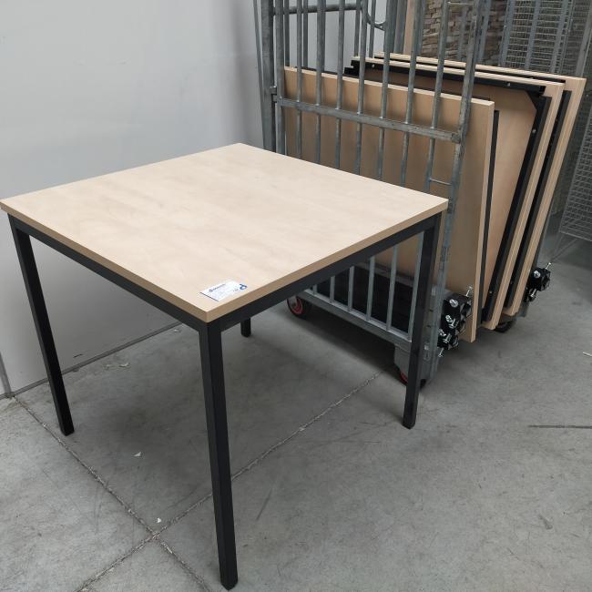  - 6x 80x80 cm ahorn kleur houten blad met zwarte metalen poten gedemonteerd (3)