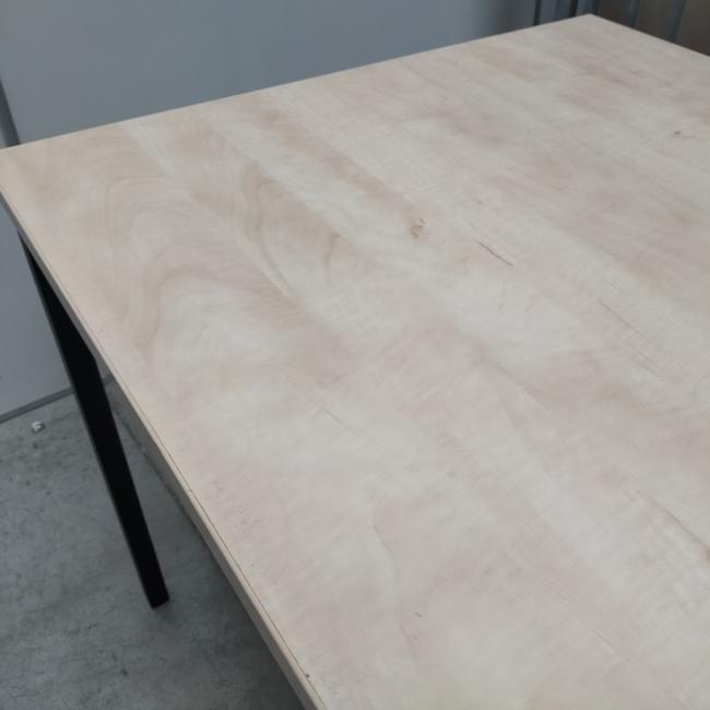  - 6x 80x80 cm ahorn kleur houten blad met zwarte metalen poten gedemonteerd (11)