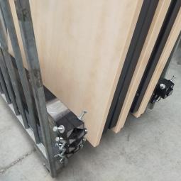  - 6x 80x80 cm ahorn kleur houten blad met zwarte metalen poten gedemonteerd (14)
