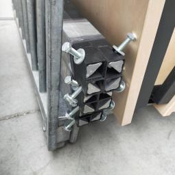  - 6x 80x80 cm ahorn kleur houten blad met zwarte metalen poten gedemonteerd (6)