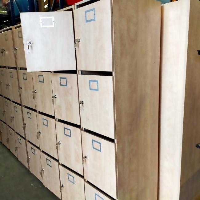  - partij 34x VEPA 4-deurs met evt moedersleutel +15,- pst (37)