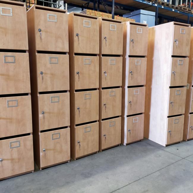  - partij 34x VEPA 4-deurs met evt moedersleutel +15,- pst (47)