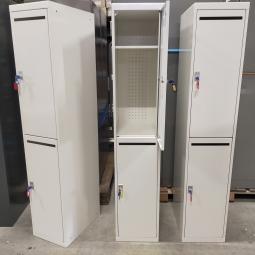  - 3x 2-deurs witte metalen lockerkasten (11)