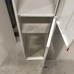  - 3x 2-deurs witte metalen lockerkasten (16)