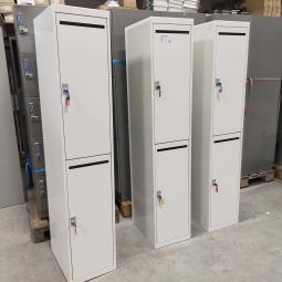  - 3x 2-deurs witte metalen lockerkasten (17)
