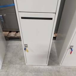  - 3x 2-deurs witte metalen lockerkasten (19)