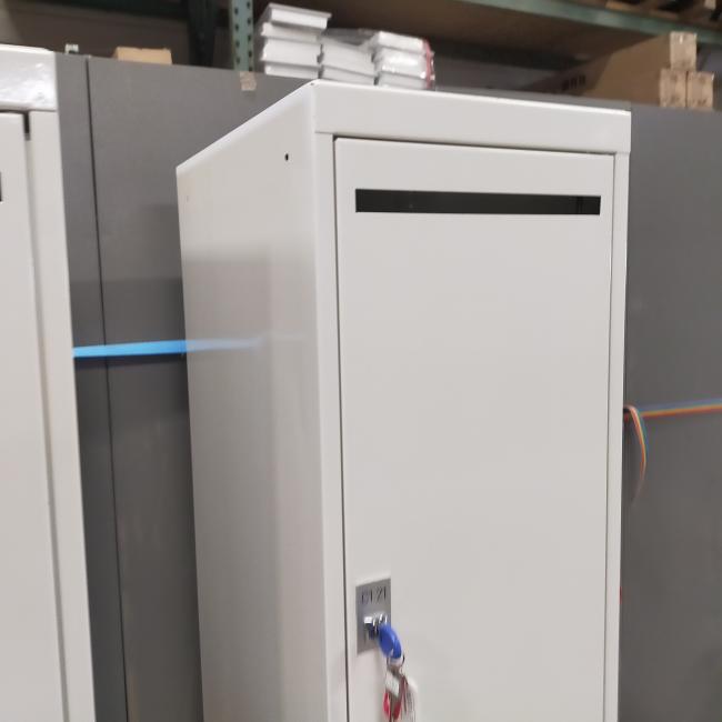  - 3x 2-deurs witte metalen lockerkasten (20)