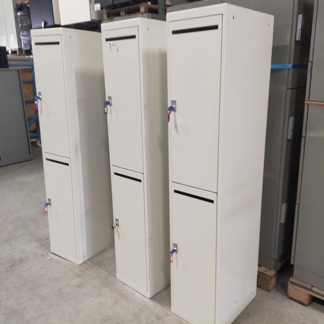  - 3x 2-deurs witte metalen lockerkasten (21)