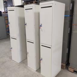  - 3x 2-deurs witte metalen lockerkasten (21)
