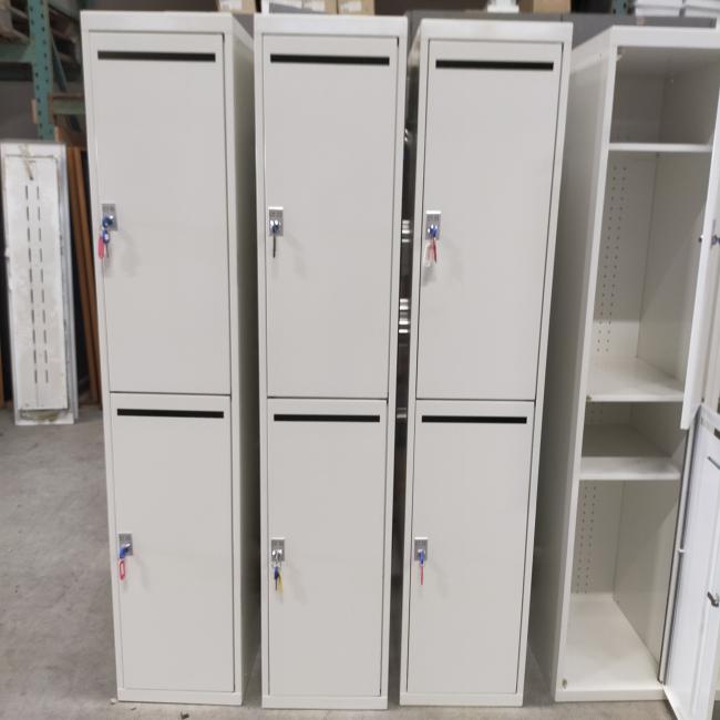  - 3x 2-deurs witte metalen lockerkasten (113)