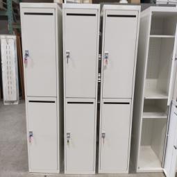  - 3x 2-deurs witte metalen lockerkasten (113)