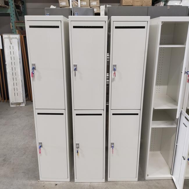  - 3x 2-deurs witte metalen lockerkasten (114)