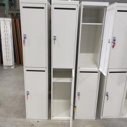 - 3x 2-deurs witte metalen lockerkasten (115)
