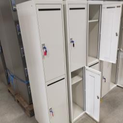  - 3x 2-deurs witte metalen lockerkasten (116)